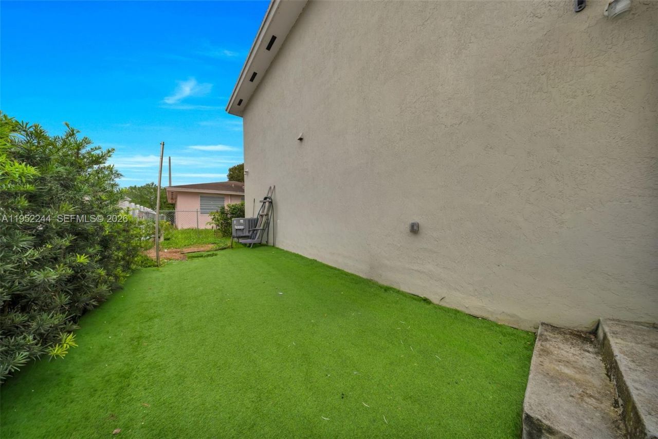 2315 NW 60th St, Miami, FL 33142 Photo