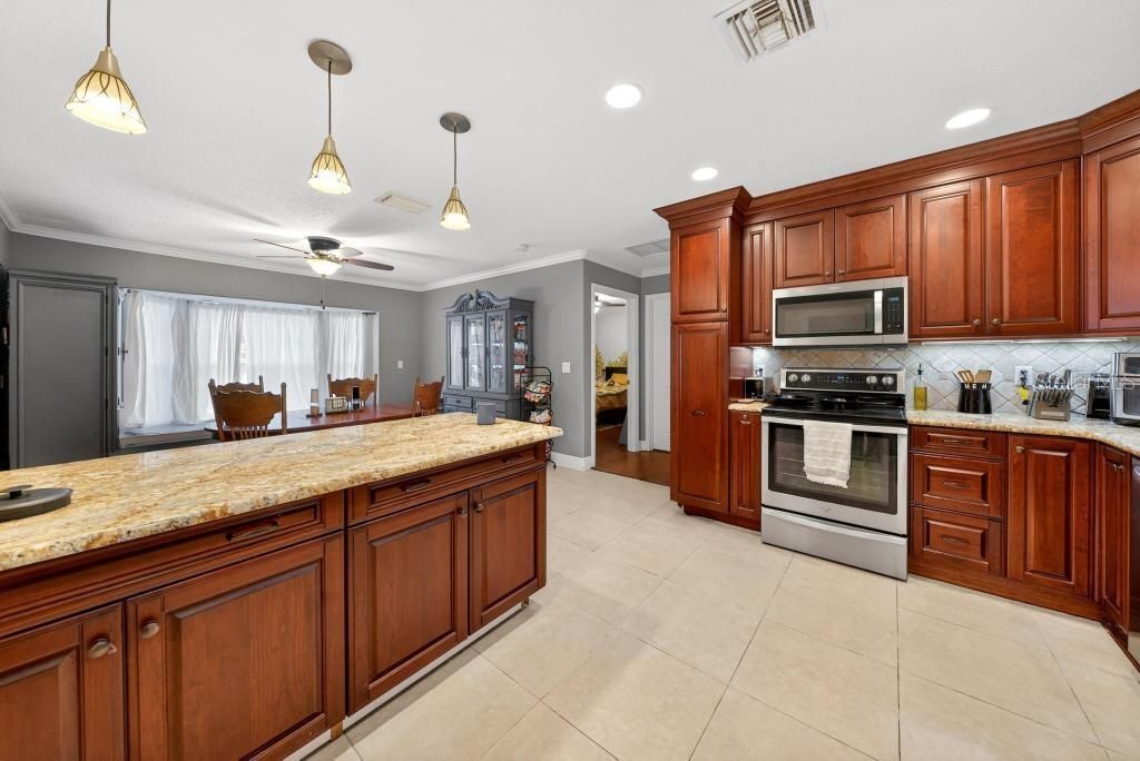 746 W Washington Avenue W, Lake Helen, FL 32744 Photo