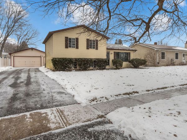 809 Thompson Avenue, Winthrop Harbor, IL 60096