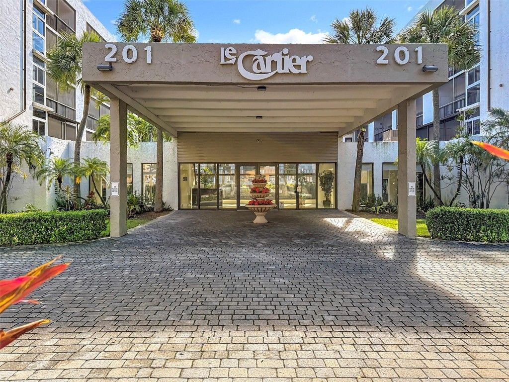 201 178th Dr, Unit 218, Sunny Isles Beach, FL 33160 Photo