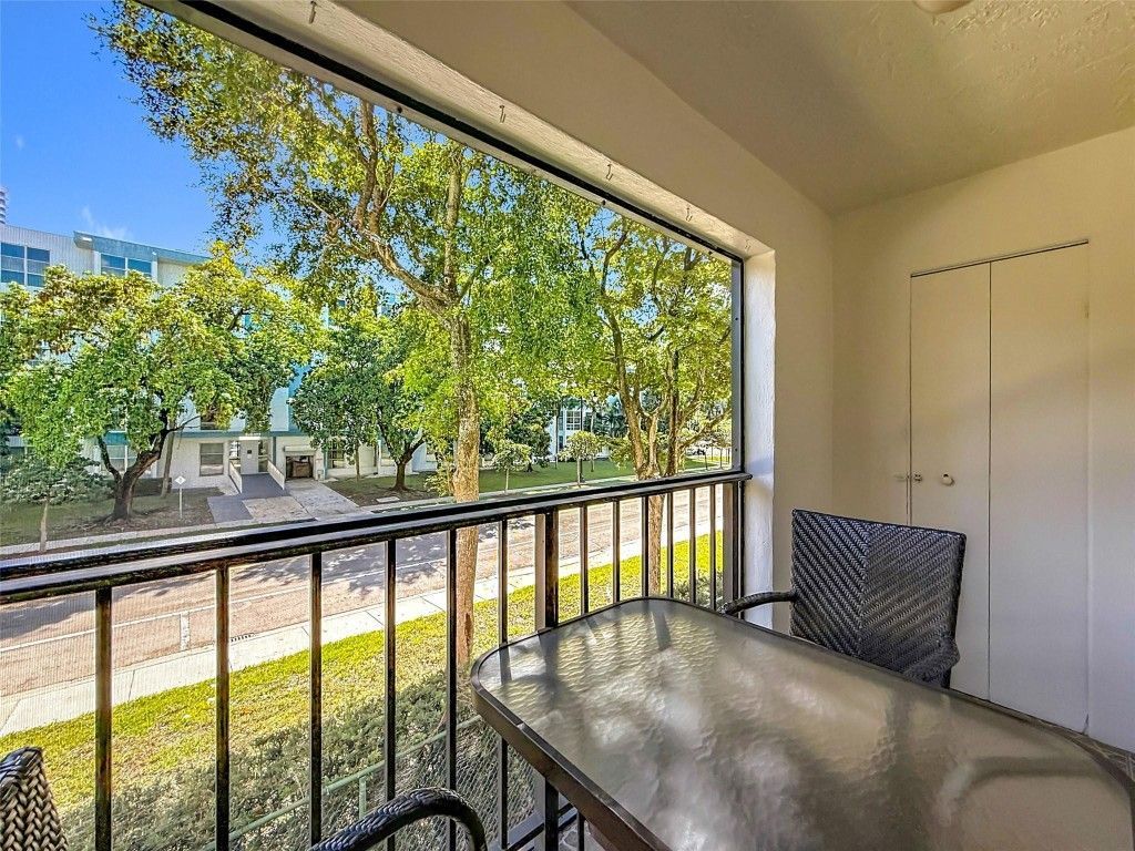 201 178th Dr, Unit 218, Sunny Isles Beach, FL 33160 Photo