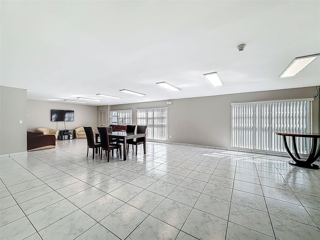 201 178th Dr, Unit 218, Sunny Isles Beach, FL 33160 Photo