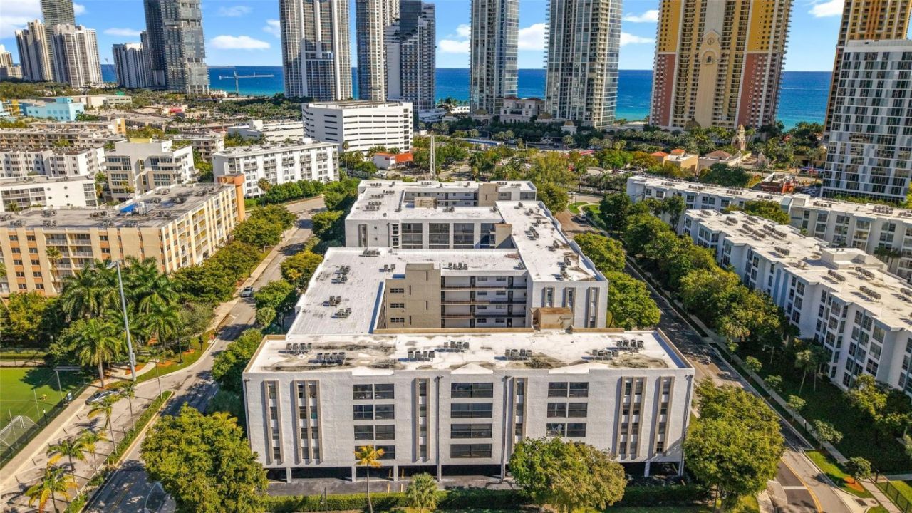 201 178th Dr, Unit 218, Sunny Isles Beach, FL 33160 Photo