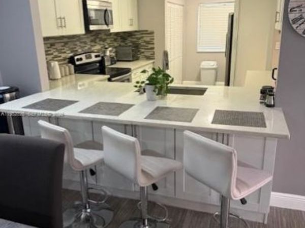 330 Lakeside Ct, Unit 206, Sunrise, FL 33326