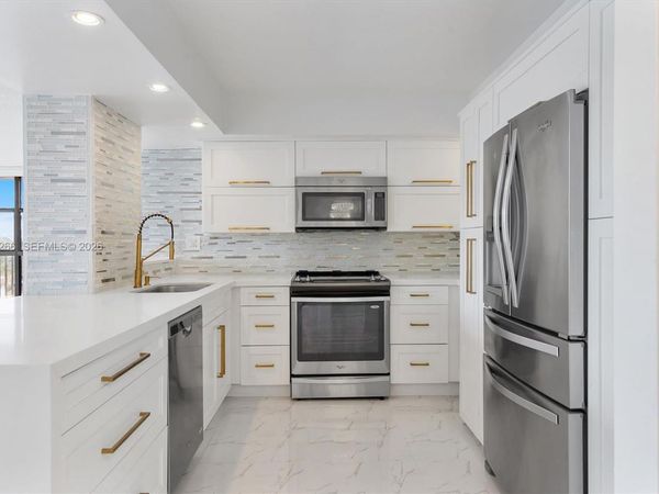 600 Parkview Dr, Unit 509, Hallandale Beach, FL 33009