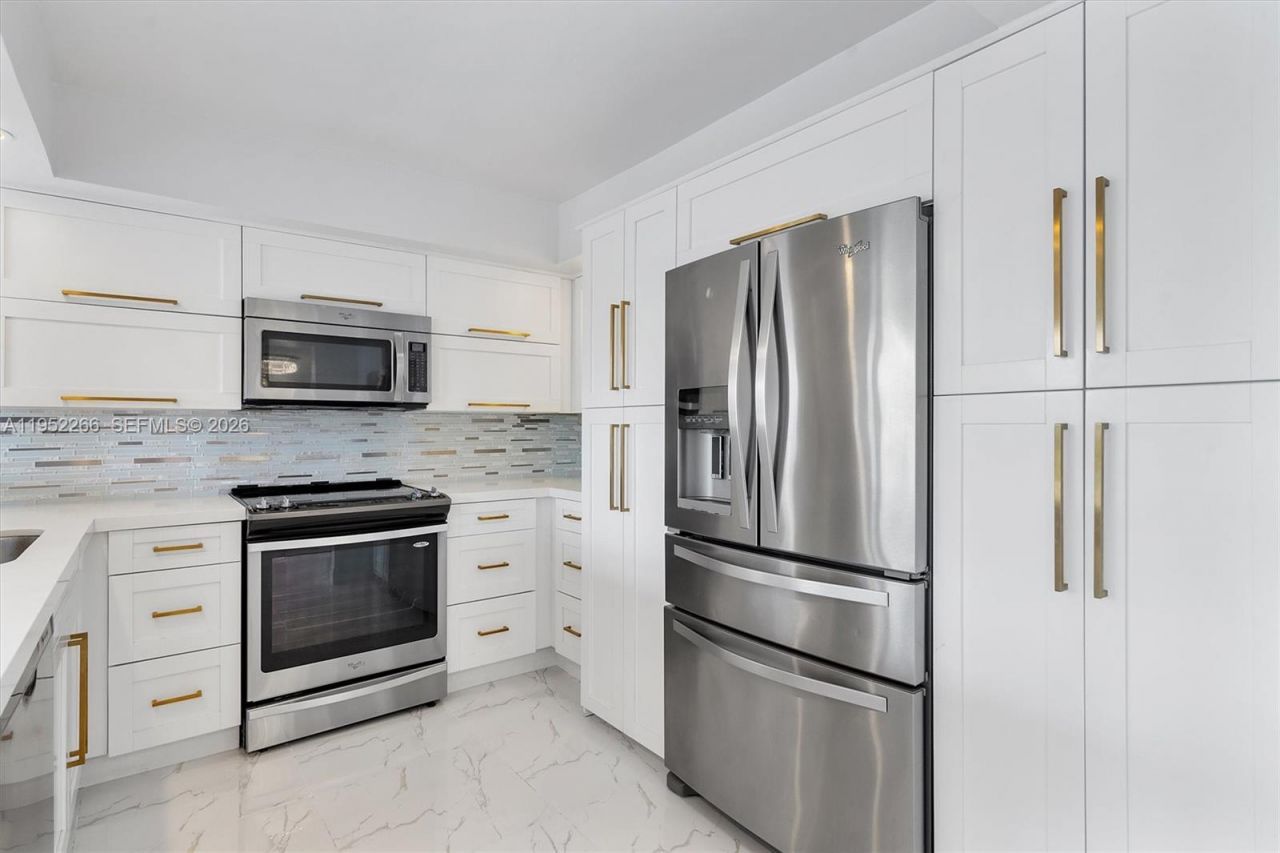 600 Parkview Dr, Unit 509, Hallandale Beach, FL 33009 Photo