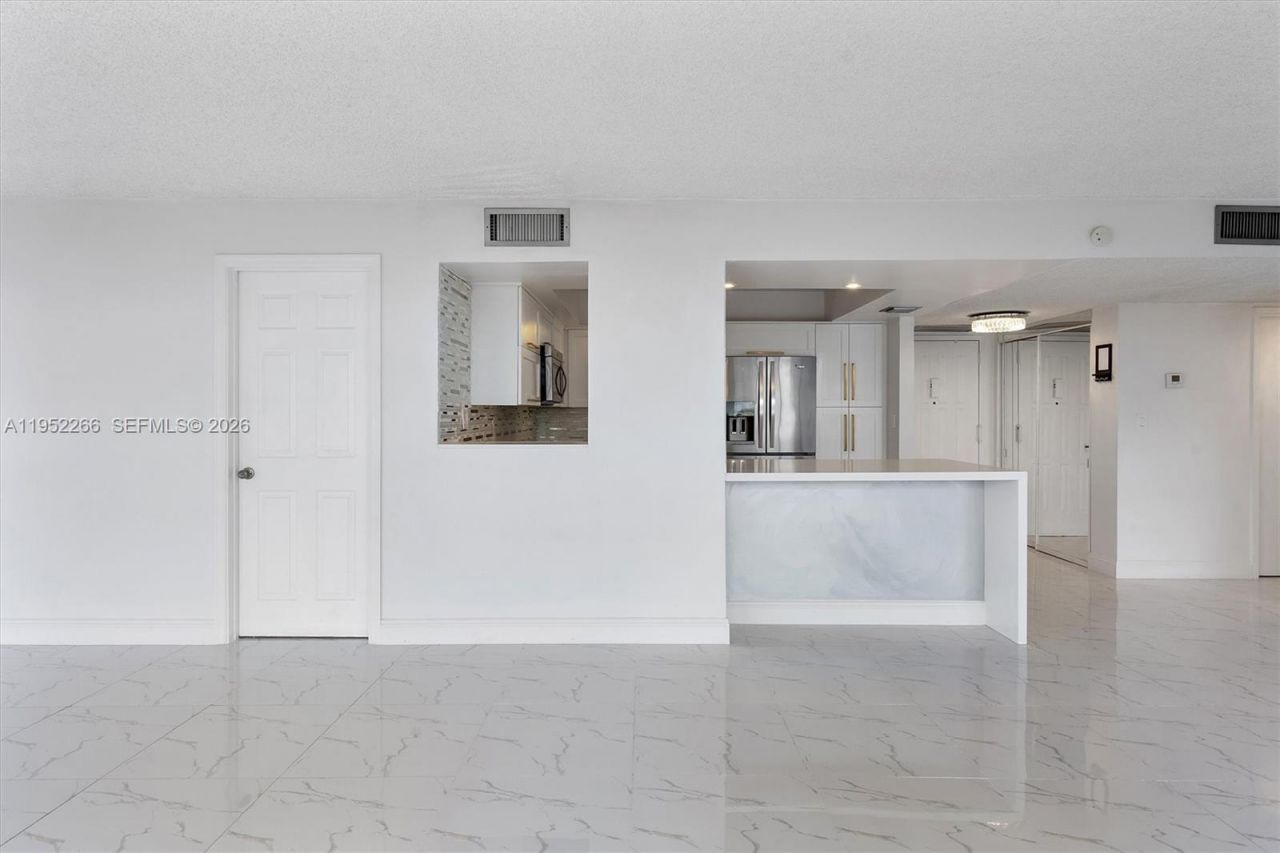 600 Parkview Dr, Unit 509, Hallandale Beach, FL 33009 Photo