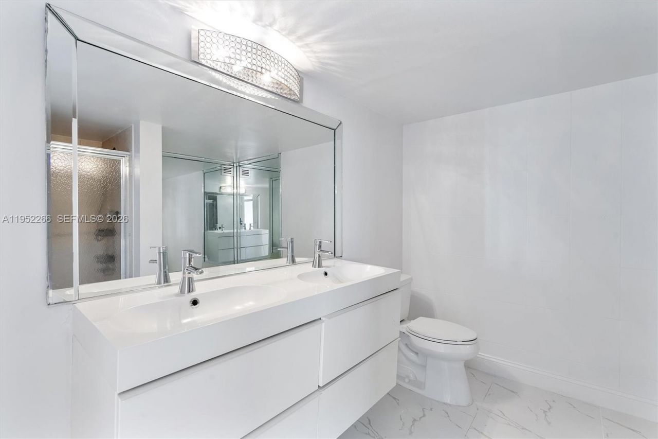 600 Parkview Dr, Unit 509, Hallandale Beach, FL 33009 Photo