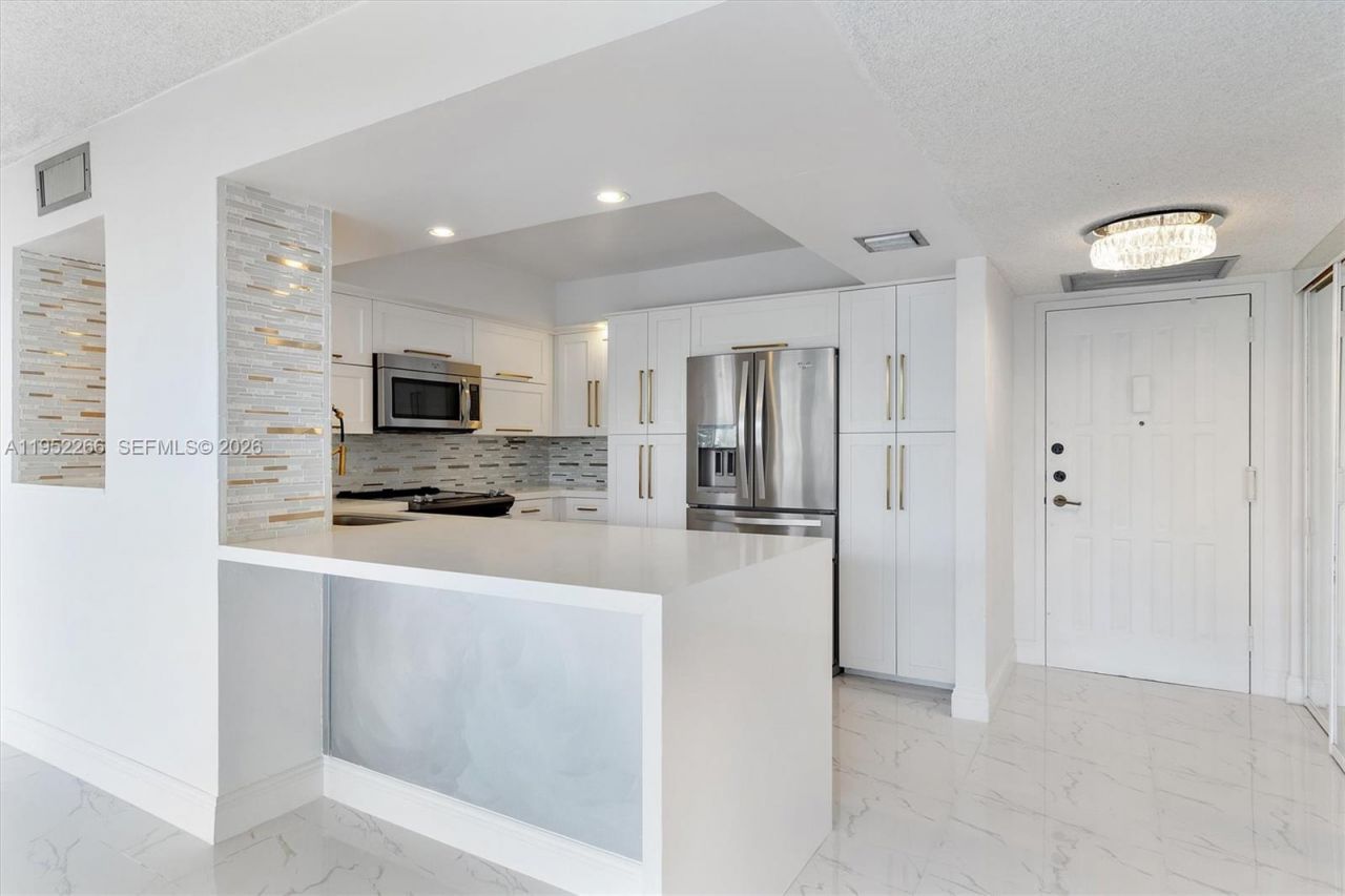 600 Parkview Dr, Unit 509, Hallandale Beach, FL 33009 Photo