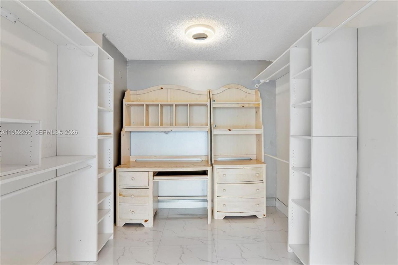 600 Parkview Dr, Unit 509, Hallandale Beach, FL 33009 Photo