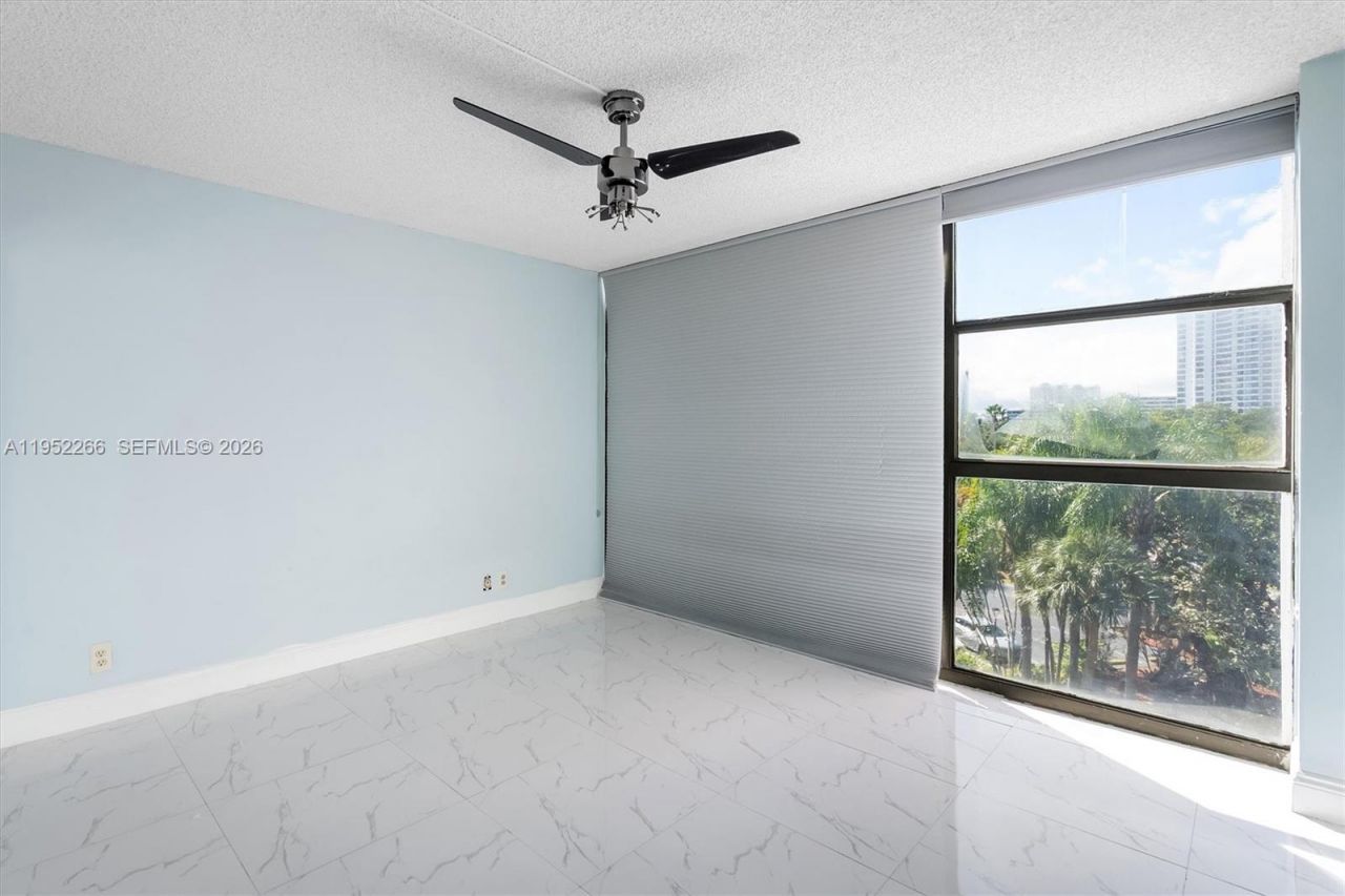 600 Parkview Dr, Unit 509, Hallandale Beach, FL 33009 Photo