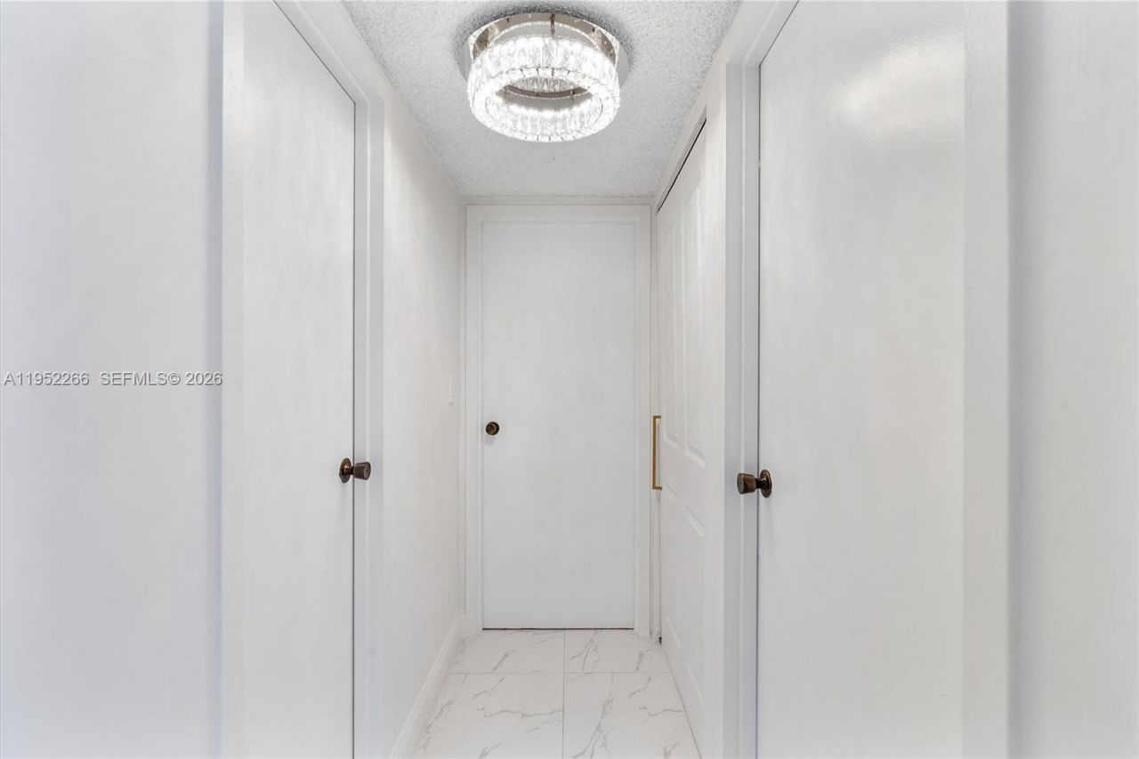 600 Parkview Dr, Unit 509, Hallandale Beach, FL 33009 Photo