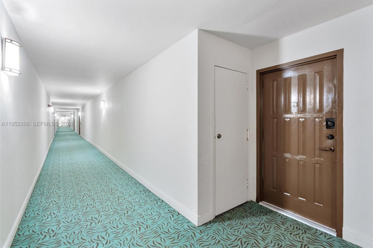 600 Parkview Dr, Unit 509, Hallandale Beach, FL 33009 Photo