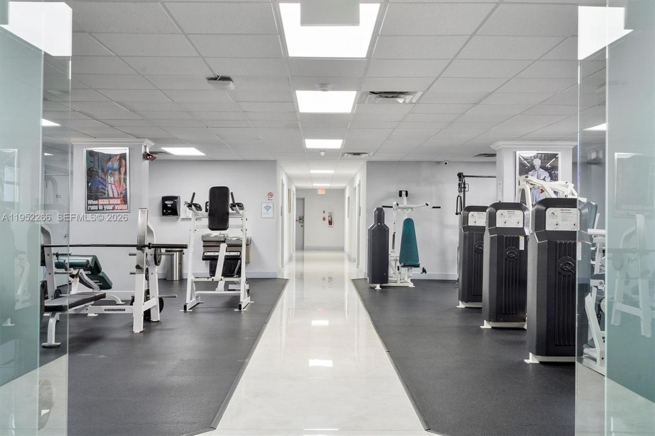 600 Parkview Dr, Unit 509, Hallandale Beach, FL 33009 Photo