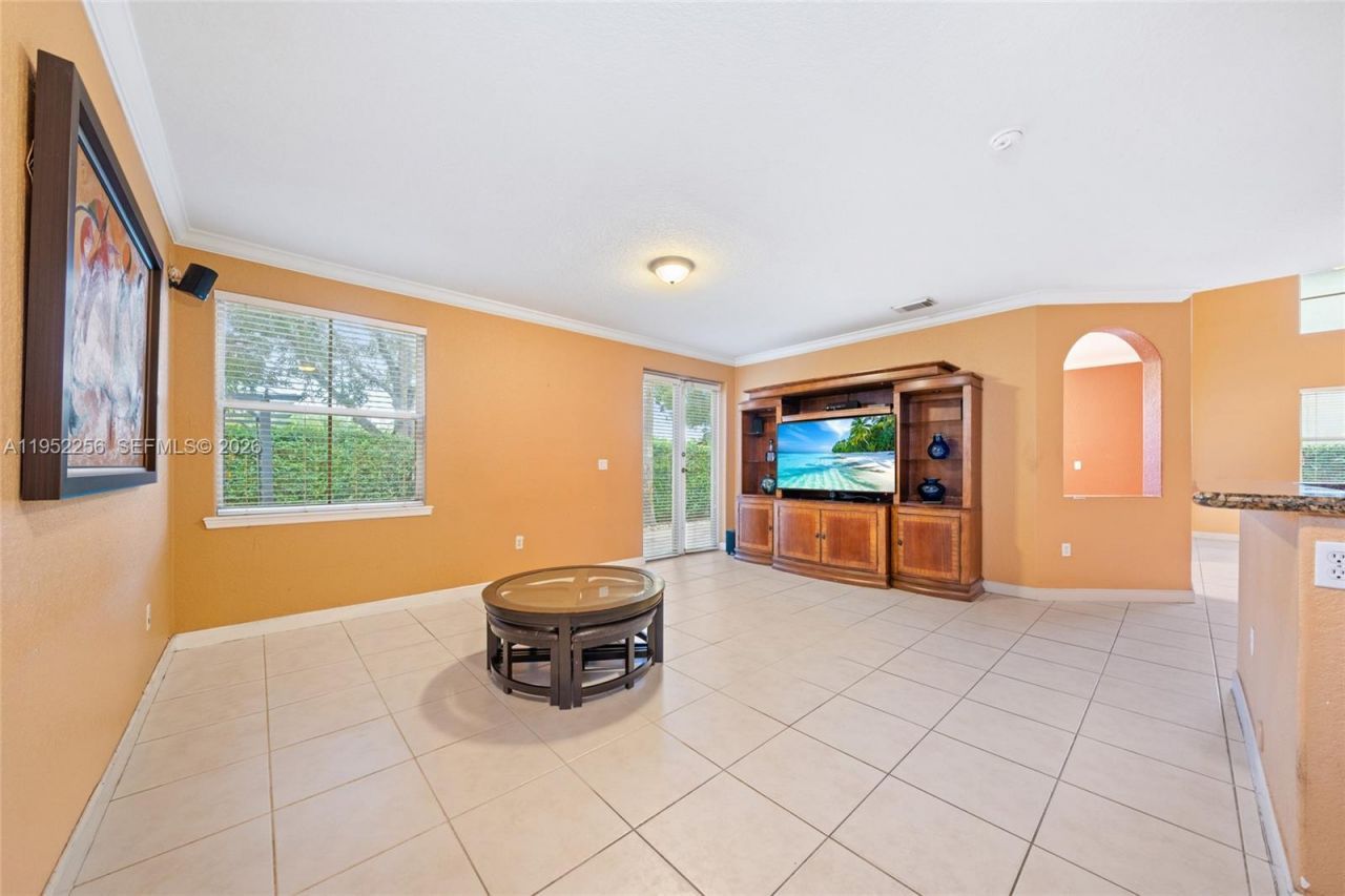 5902 SW 166th Ct, Miami, FL 33193 Photo