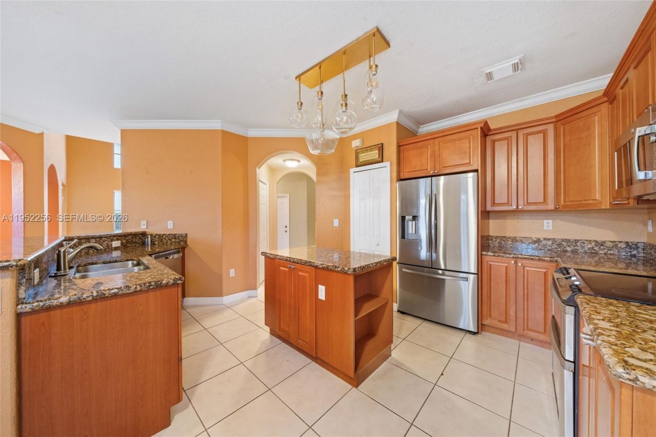 5902 SW 166th Ct, Miami, FL 33193 Photo