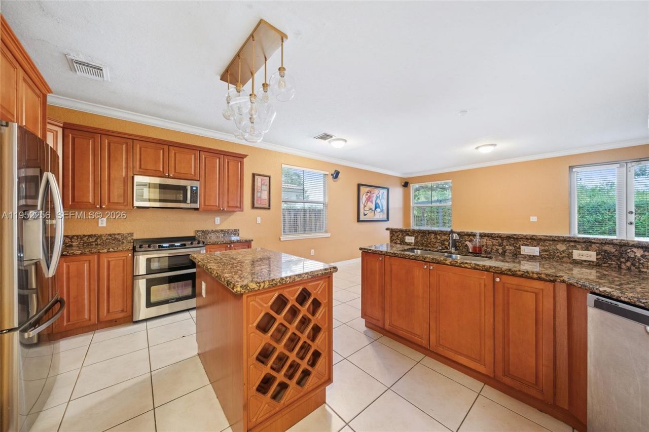 5902 SW 166th Ct, Miami, FL 33193 Photo