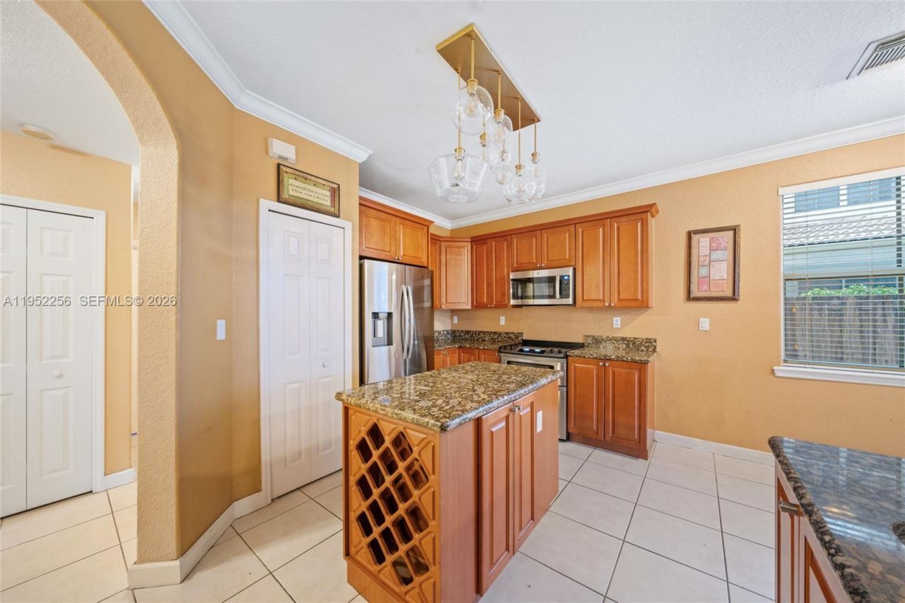 5902 SW 166th Ct, Miami, FL 33193 Photo