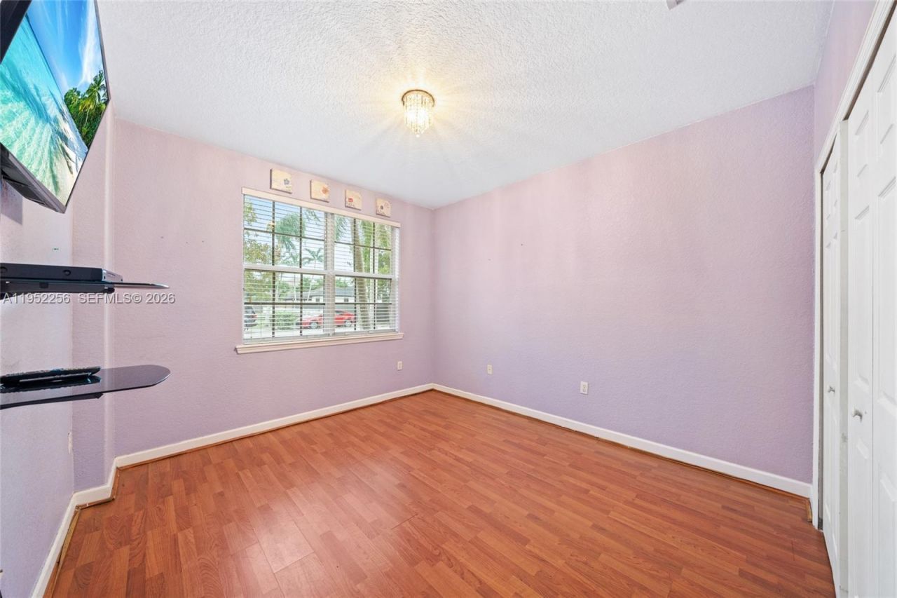 5902 SW 166th Ct, Miami, FL 33193 Photo