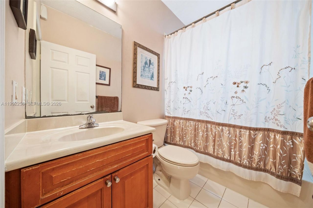 5902 SW 166th Ct, Miami, FL 33193 Photo