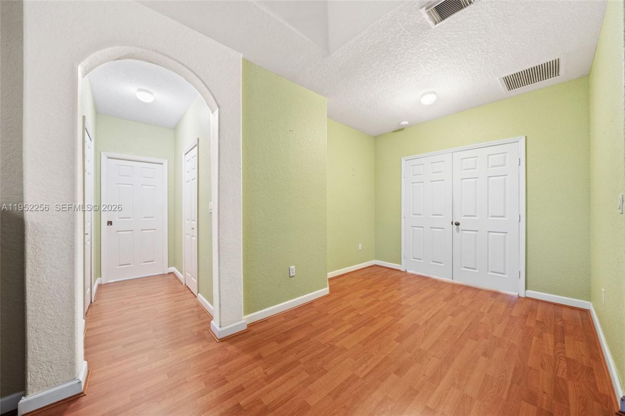 5902 SW 166th Ct, Miami, FL 33193 Photo