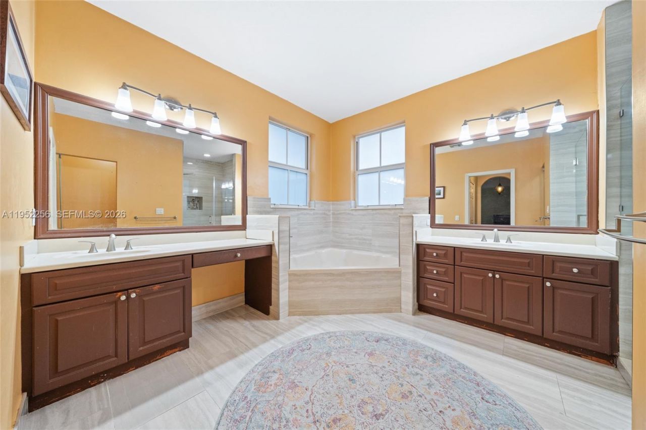 5902 SW 166th Ct, Miami, FL 33193 Photo