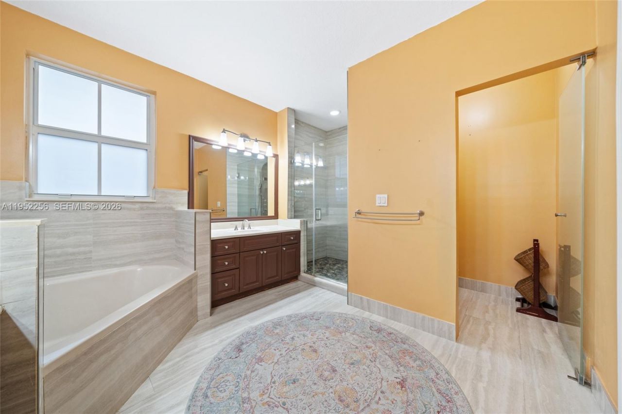 5902 SW 166th Ct, Miami, FL 33193 Photo