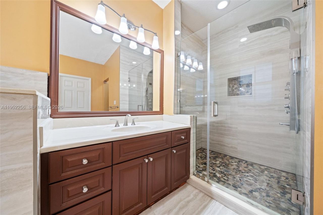 5902 SW 166th Ct, Miami, FL 33193 Photo