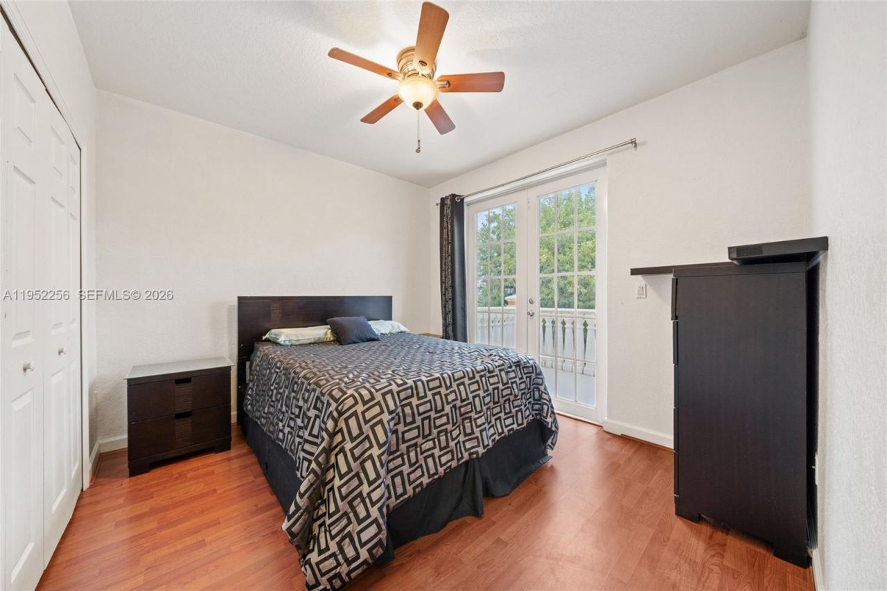 5902 SW 166th Ct, Miami, FL 33193 Photo