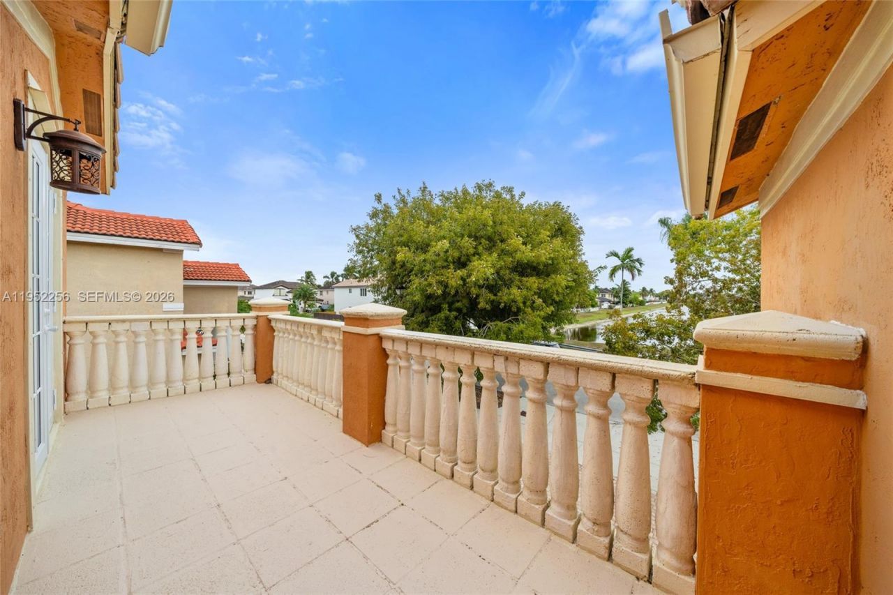 5902 SW 166th Ct, Miami, FL 33193 Photo