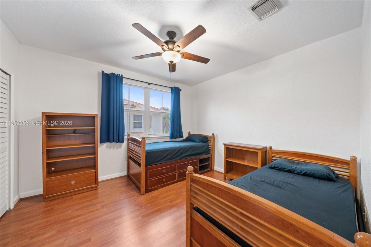 5902 SW 166th Ct, Miami, FL 33193 Photo