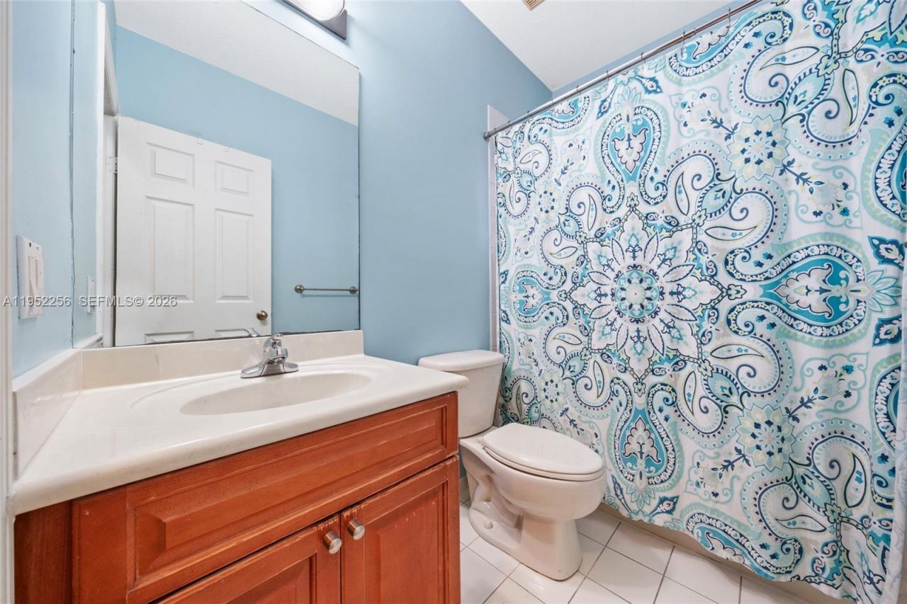 5902 SW 166th Ct, Miami, FL 33193 Photo