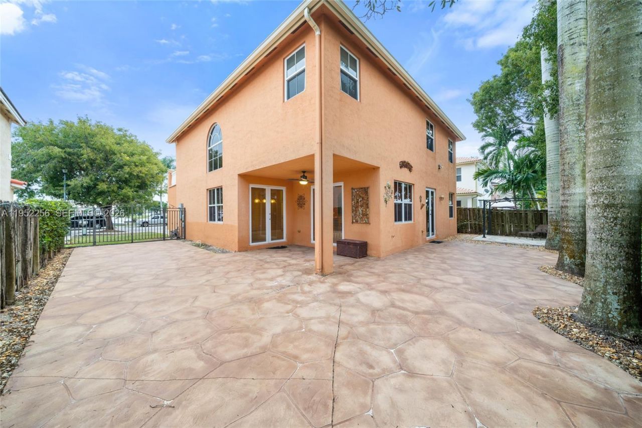 5902 SW 166th Ct, Miami, FL 33193 Photo