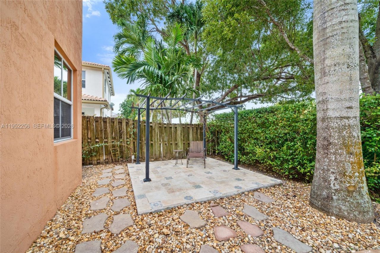 5902 SW 166th Ct, Miami, FL 33193 Photo