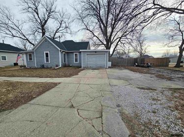621 W 8th Street, York, NE 68467