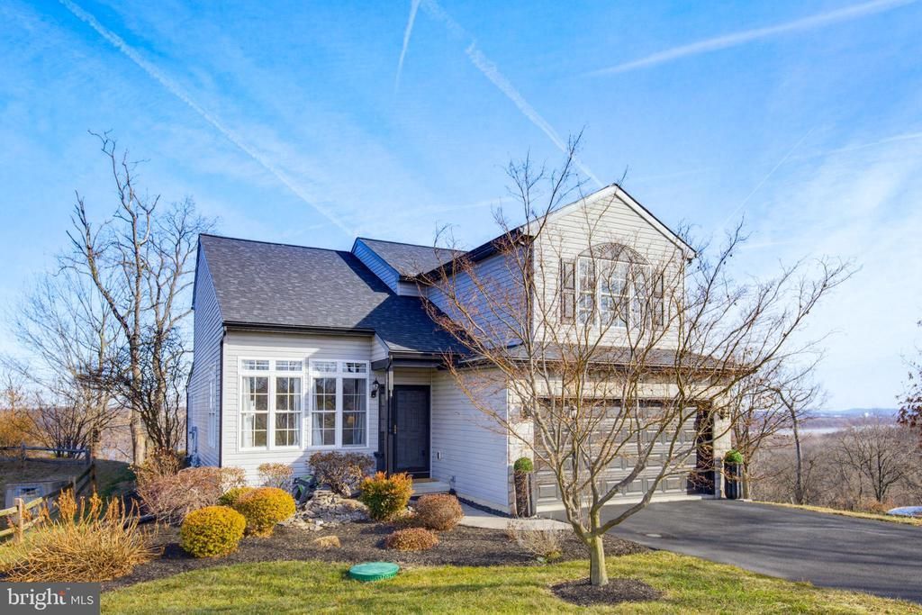 505 N Burberry Lane, Mount Wolf, PA 17347 Main Photo