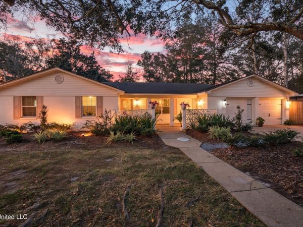 1210 Lancelot Lane, Ocean Springs, MS 39564