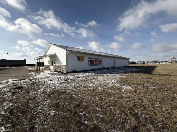 205 S Wiley Avenue, Washington, IA 52353