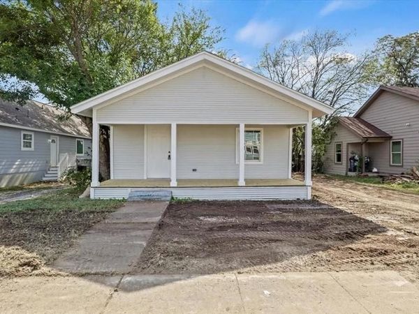 956 E Allen Avenue, Fort Worth, TX 76104