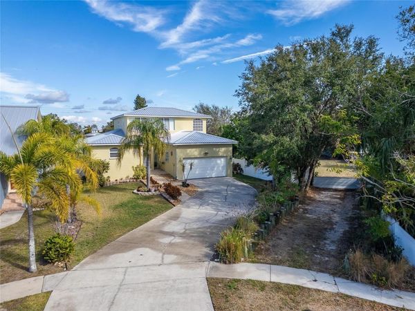 901 SHAGOS DRIVE, APOLLO BEACH, FL 33572