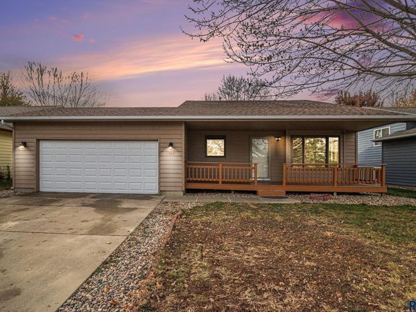 107 S Hampton Ave, Sioux Falls, SD 57110