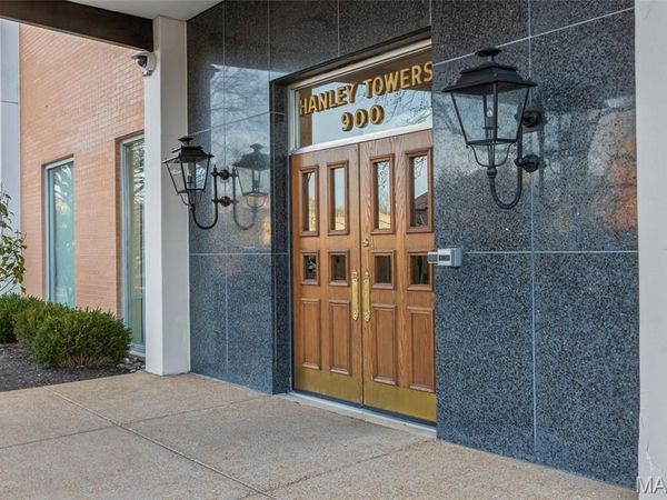 900 S Hanley Road, Unit 11B, Clayton, MO 63105