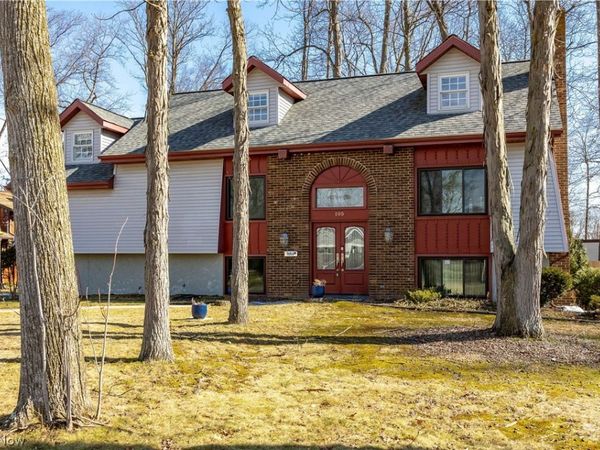 105 Northwood Hollow Court, Amherst, OH 44001