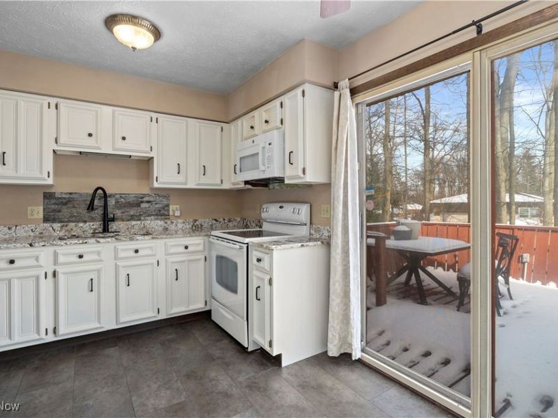 105 Northwood Hollow Court, Amherst, OH 44001 Photo 14