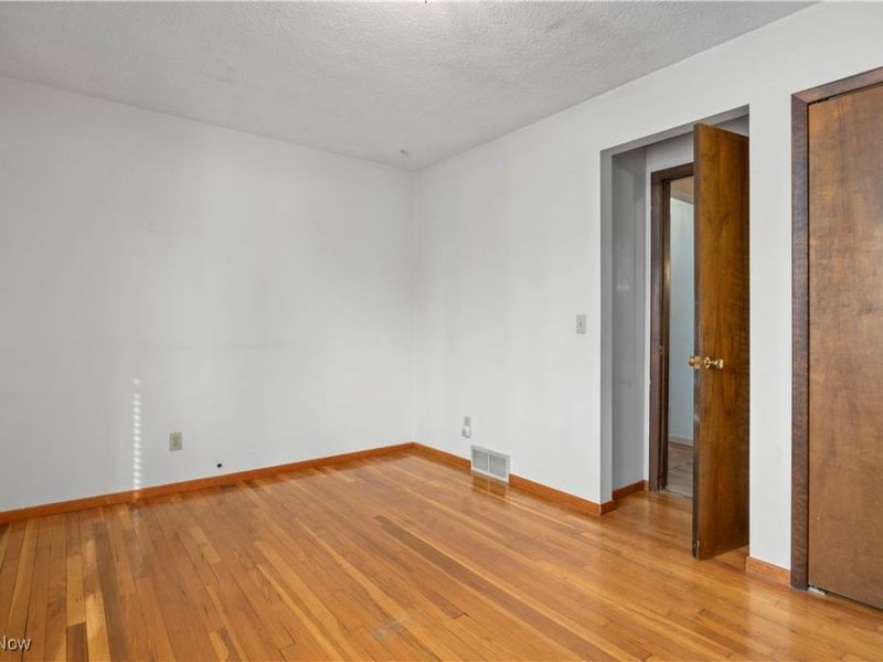 105 Northwood Hollow Court, Amherst, OH 44001 Photo 17