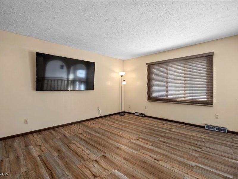 105 Northwood Hollow Court, Amherst, OH 44001 Photo 6