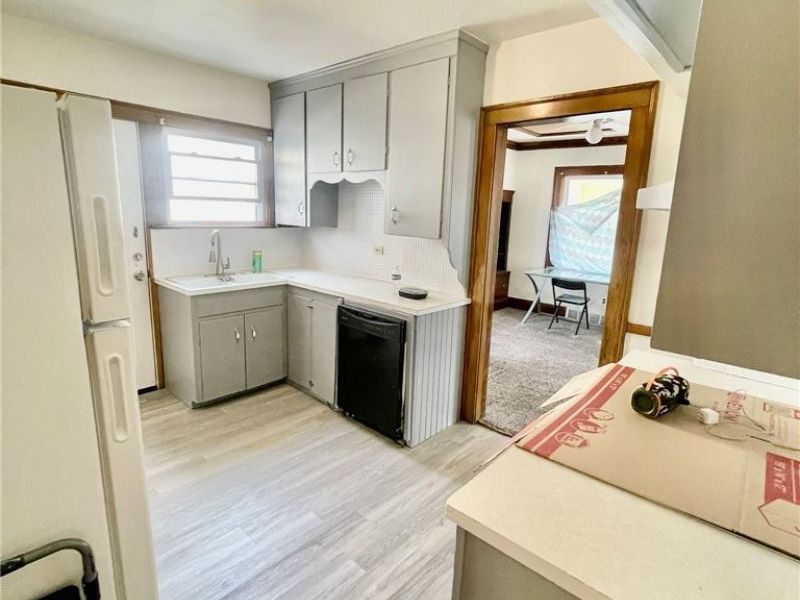 19031 Locherie Avenue, Euclid, OH 44119 Photo 4