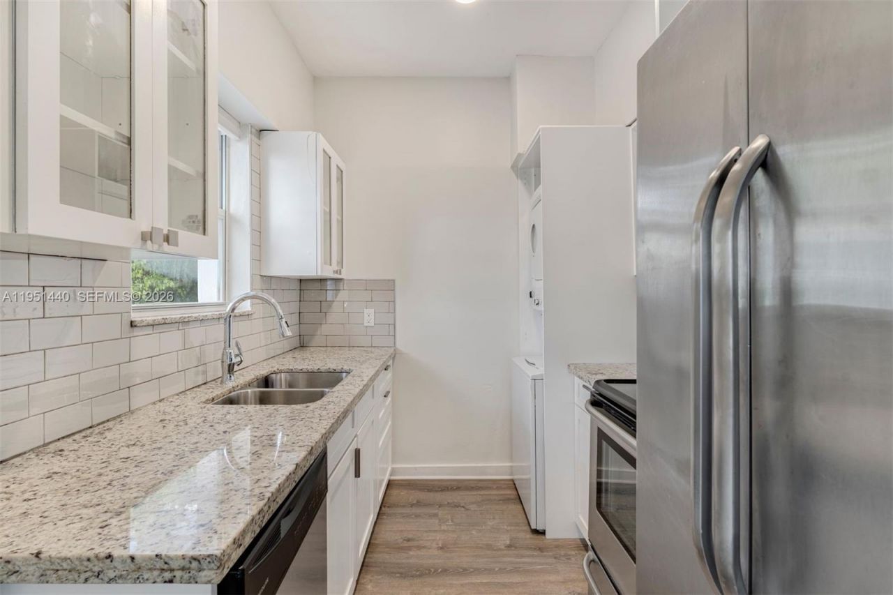 4017 N Meridian Ave, Unit 4017, Miami Beach, FL 33140 Photo