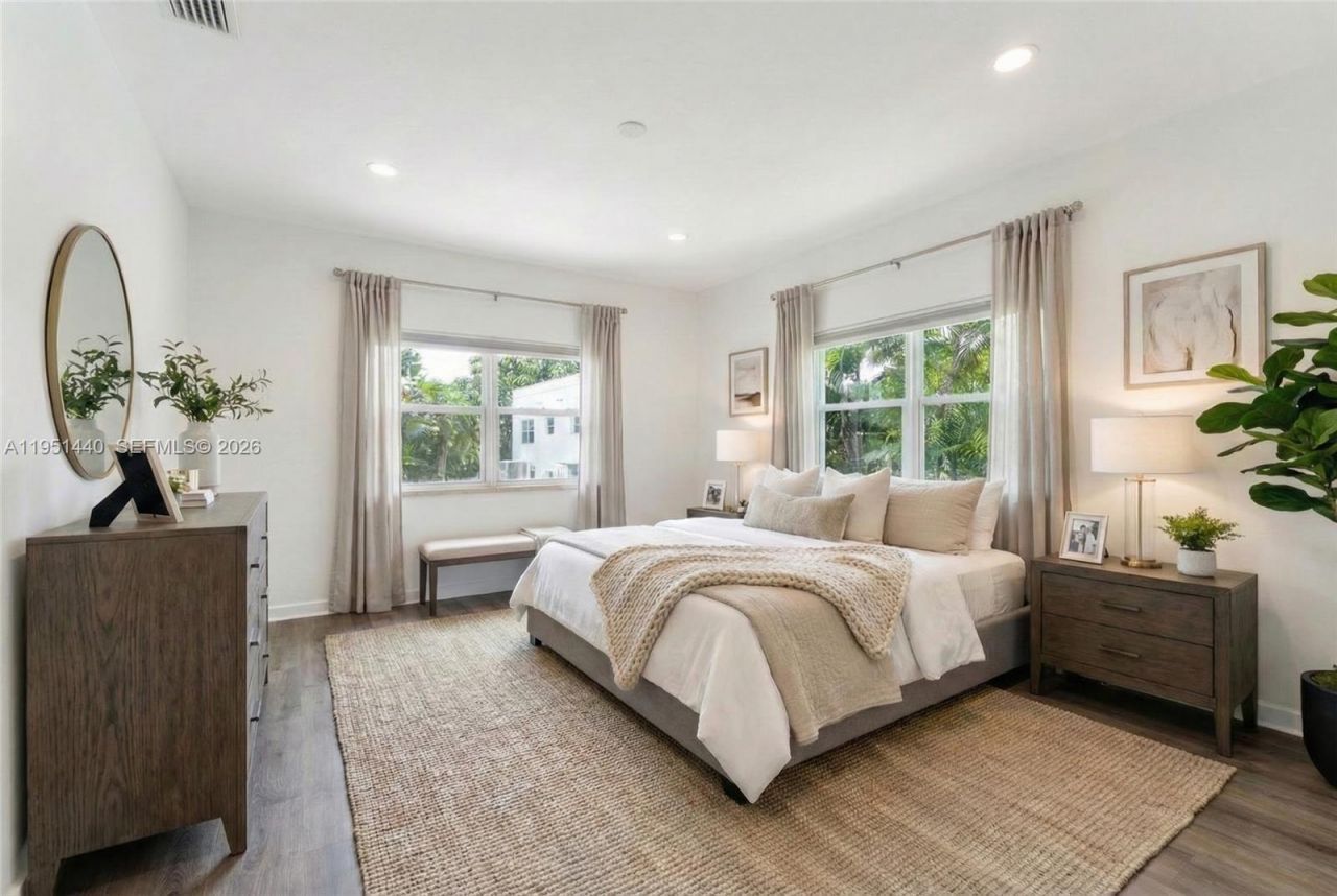 4017 N Meridian Ave, Unit 4017, Miami Beach, FL 33140 Photo