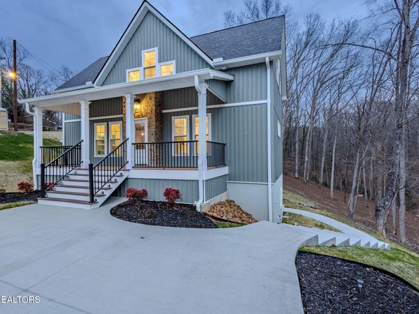 158 California Ave, Oak Ridge, TN 37830